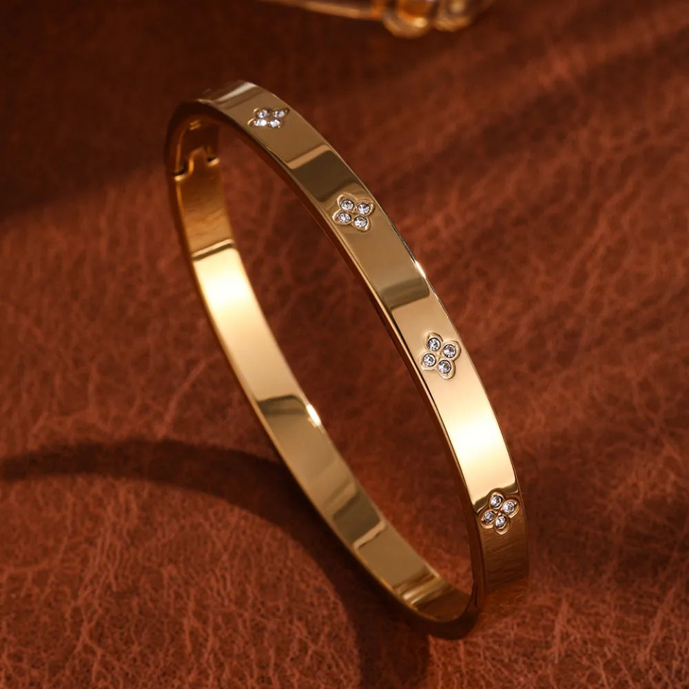 Elegant Four-Leaf Clover Bracelet