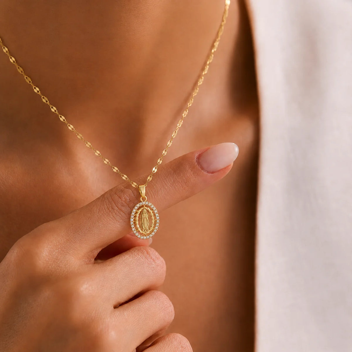 Oval Pendant Necklace