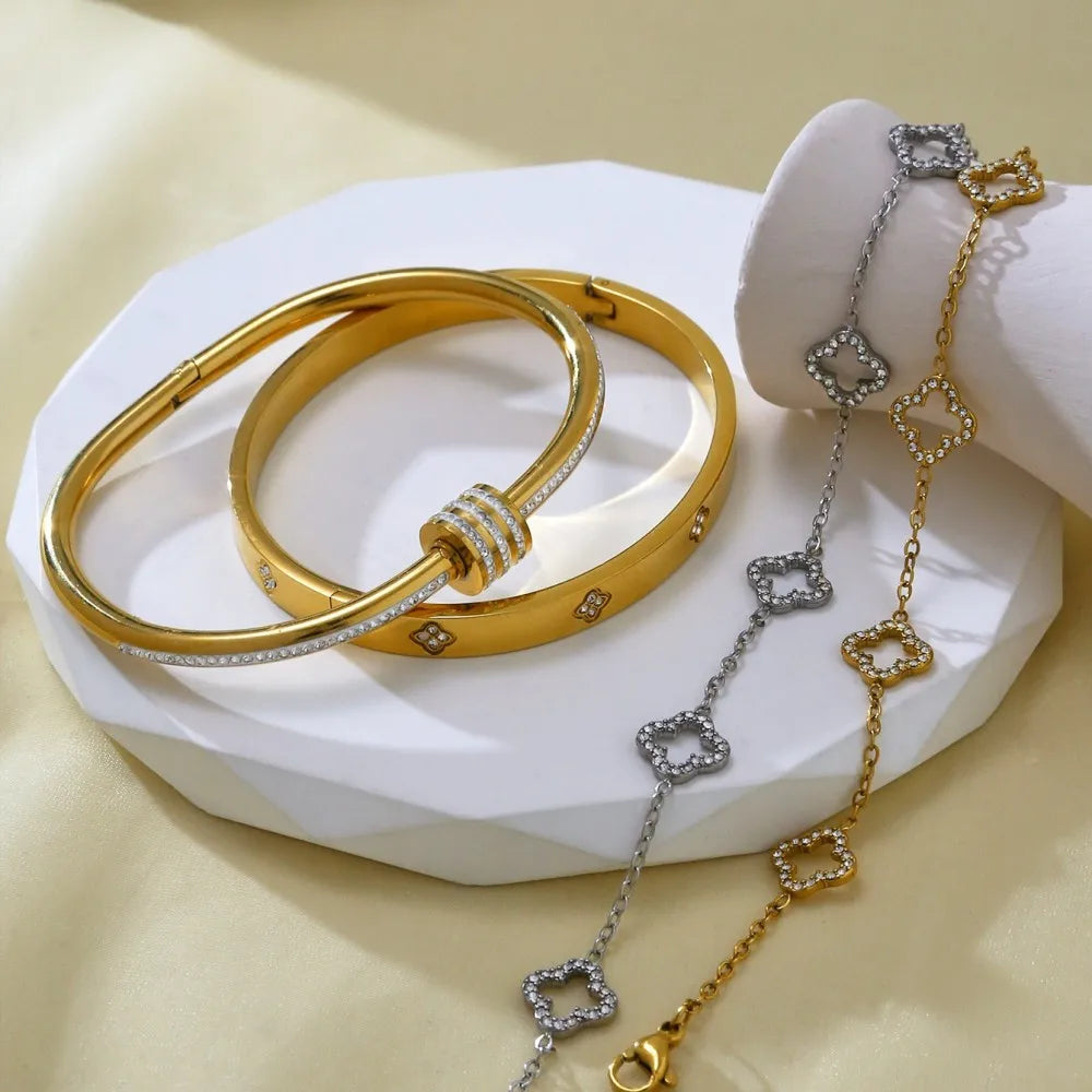 Elegant Four-Leaf Clover Bracelet